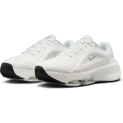 Nike Versair Training Shoe In White