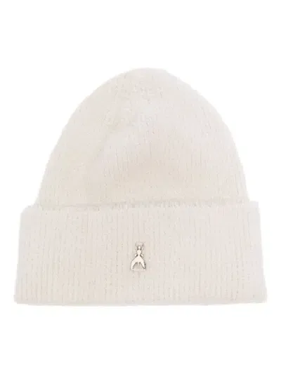 Patrizia Pepe Logo-plaque Beanie Hat In White