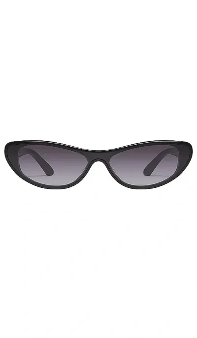 Quay X Guizio Slate Cat Eye Sunglasses In 黑色 & 烟灰色