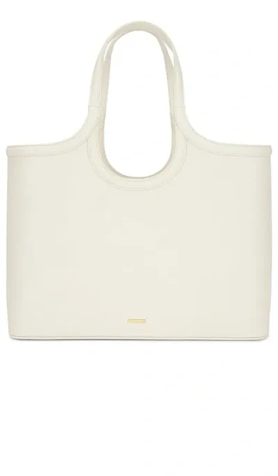 Sancia X Revolve The Bacoli Tote In 淡褐色