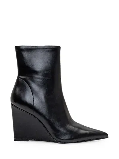 Steve Madden Serbia Ankle Boot In Black