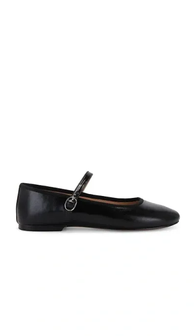 Steve Madden Vinetta Flat In Black