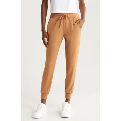 Travismathew Core Skyloft Joggers In Bronze