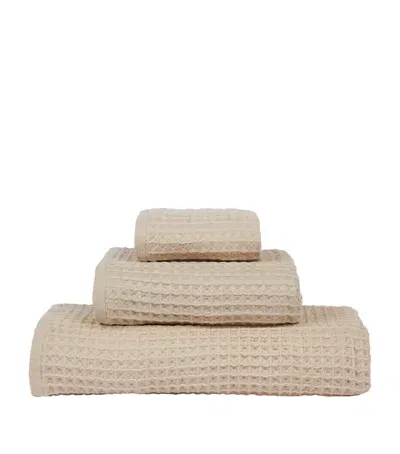 Uchino Air Waffle Bath Towel In Neutral