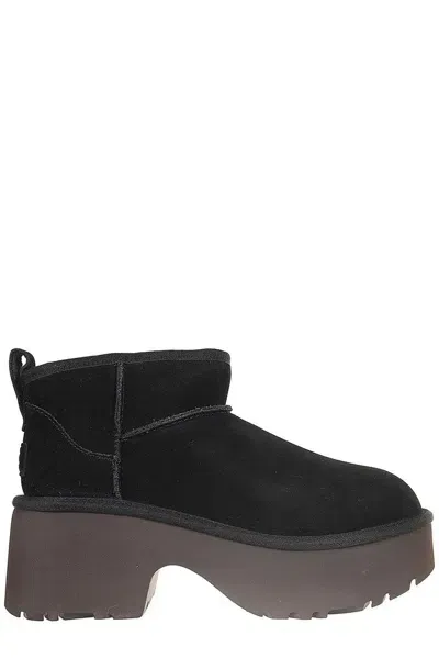 Ugg Ankle Boots With Luxurious Sheepskin And Elevated Platform Sole In Black