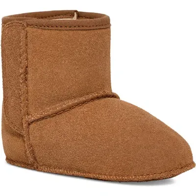 Ugg(r) Classic Bootie & Lovey Blanket Set In Chestnut