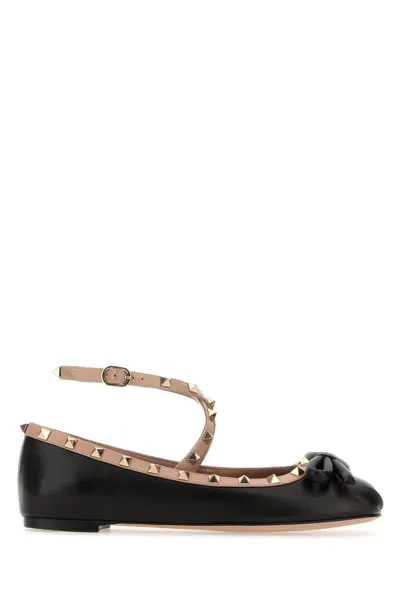 Valentino Garavani Ballerine Rockstud In Black