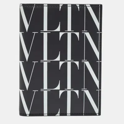 Pre-owned Valentino Garavani Black/white Leather Vltn Times Passport Holder