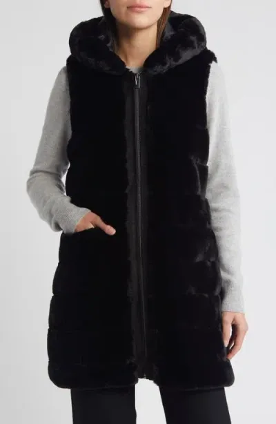 Via Spiga Quilted Faux Fur Hooded Vest In Black