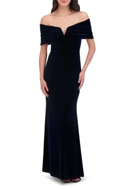 Vince Camuto Off The Shoulder Velvet Mermaid Gown In Navy