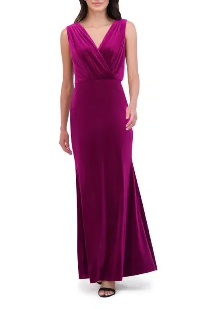 Vince Camuto Sleevless Velvet Trumpet Gown In Fuchsia