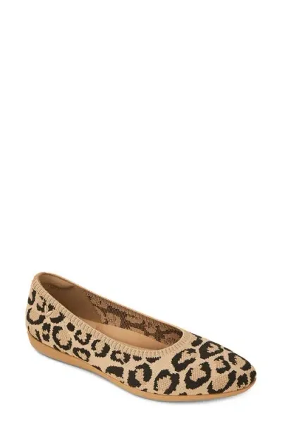 Vivaia Water Repellent Knit Flat In Dark Leopard