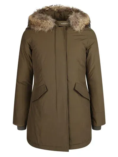 Woolrich Fur-trimmed Hooded Padded Coat In Green