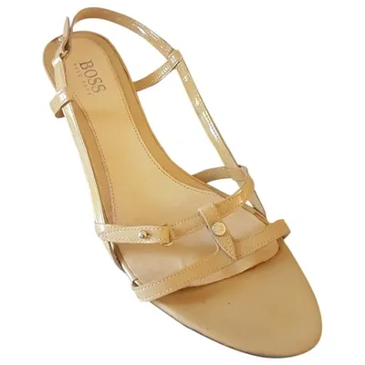 Pre-owned Hugo Boss Leather Sandal In Beige