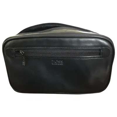 Pre-owned Hugo Boss Leather Purse In Black