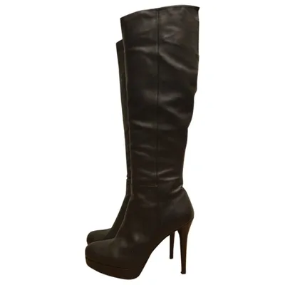 Pre-owned Stuart Weitzman Leather Boots In Black