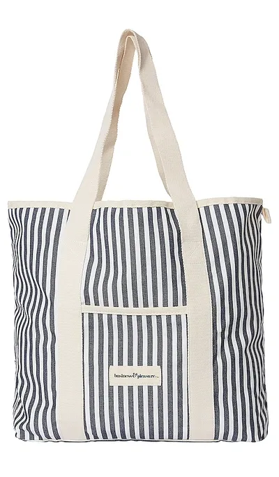 Business & Pleasure The Beach Bag In Laurens Navy Stripe