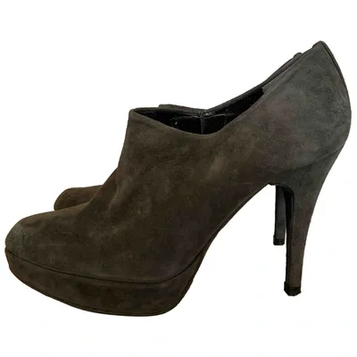 Pre-owned Stuart Weitzman Ankle Boots In Grey