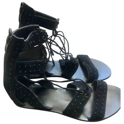 Pre-owned Kendall + Kylie Sandal In Black