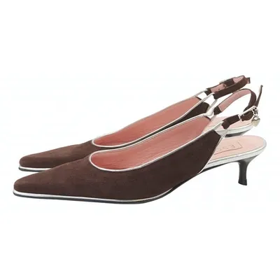 Pre-owned Escada Heels In Brown