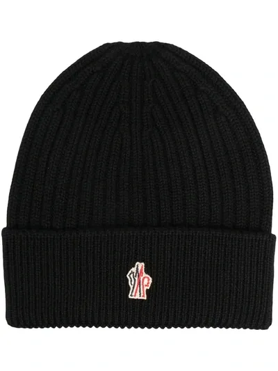 Moncler Embroidered Logo Beanie In Black