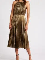 Chelsea28 Metallic Pleated Cocktail Dress In Gold